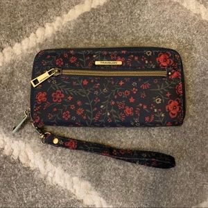 NWOT Travelon RFID Blocking Wallet